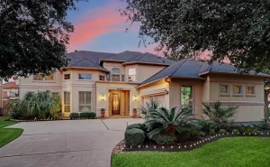 Charming 3-Bedroom Colonial in Maple Grove